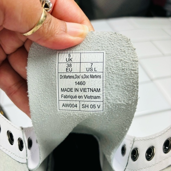Dr/Doc Martens 1460 SMOOTH LEATHER LACE UP BOOTS US 7 White - Picture 2 of 14